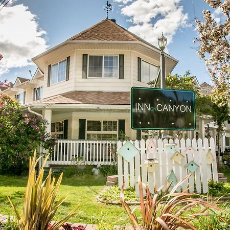 Inn On Canyon Radium Hot Springs Exterior photo