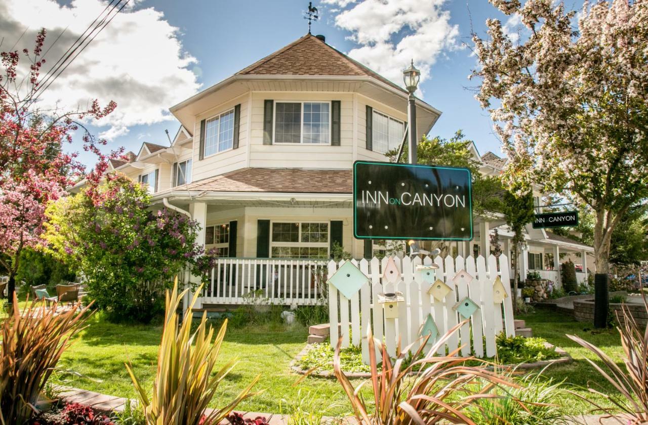 Inn On Canyon Radium Hot Springs Exterior photo