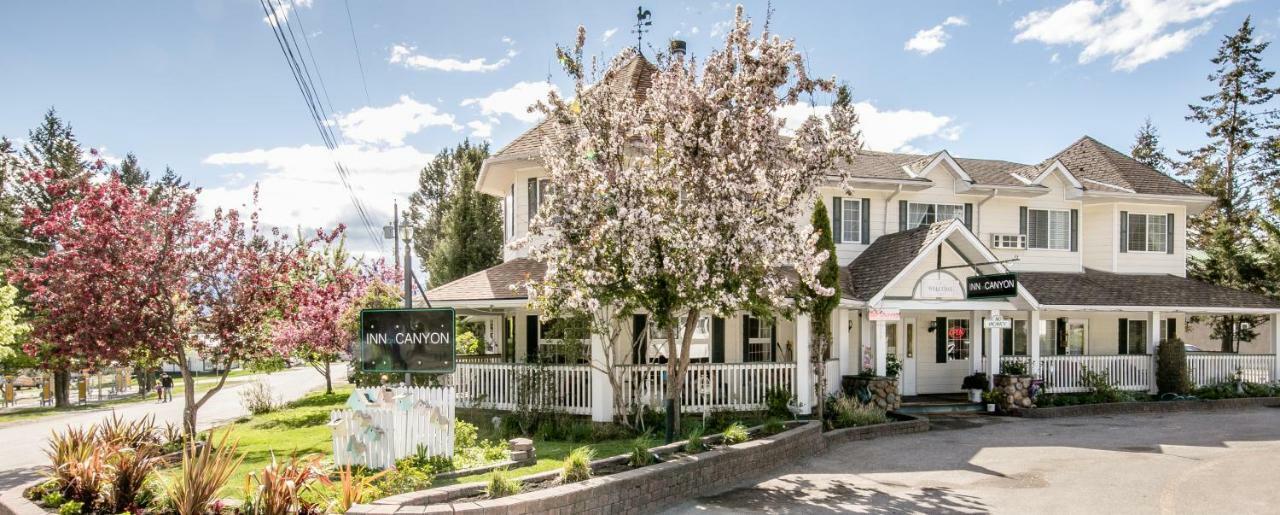 Inn On Canyon Radium Hot Springs Exterior photo