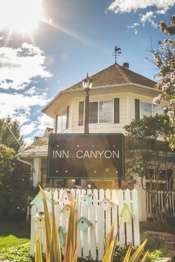 Inn On Canyon Radium Hot Springs Exterior photo